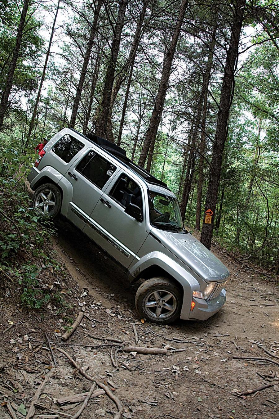  Jeep Liberty 2008 года  (фото 37 из 98)